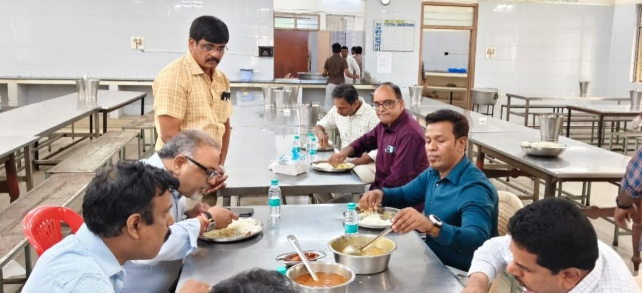 జేఎన్‌టీయూ హెచ్ వైస్ ఛాన్సలర్ హాస్టల్ ఆకస్మిక తనిఖీ