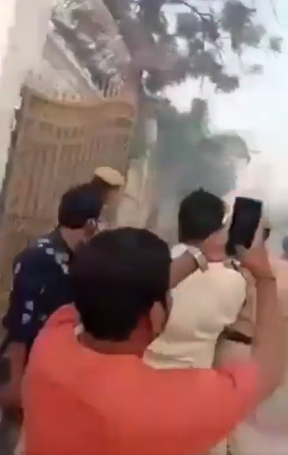 కవిత సస్పెన్షన్‌పై సంచలనం – బీఆర్ఎస్ కార్యకర్తలు తెలంగాణ భవన్‌కు నిప్పు