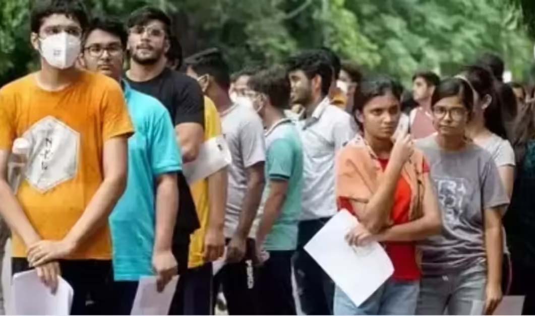 యూకే వీసా కఠినత.. 20 వేల భారతీయుల భవిష్యత్తు అంధకారం!